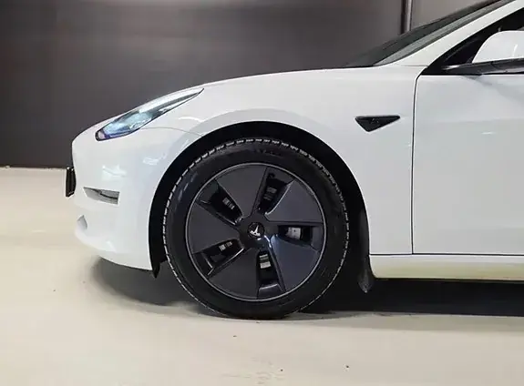Tesla Model 3 2023 photo 3
