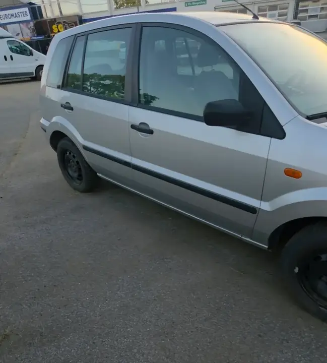 Ford Fusion 2004 photo 3