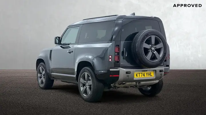 Land Rover Defender 90 2025 photo 2