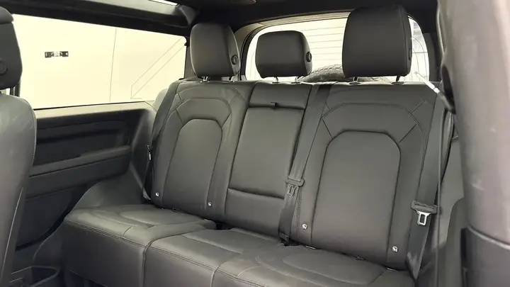 Land Rover Defender 90 2025 photo 4