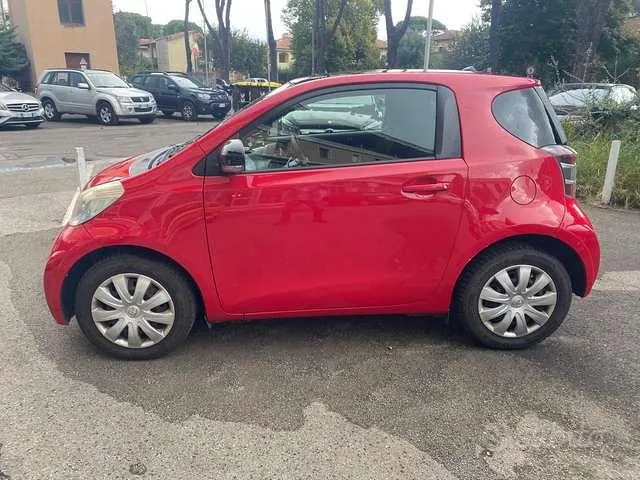 Toyota Iq 2012 photo 2