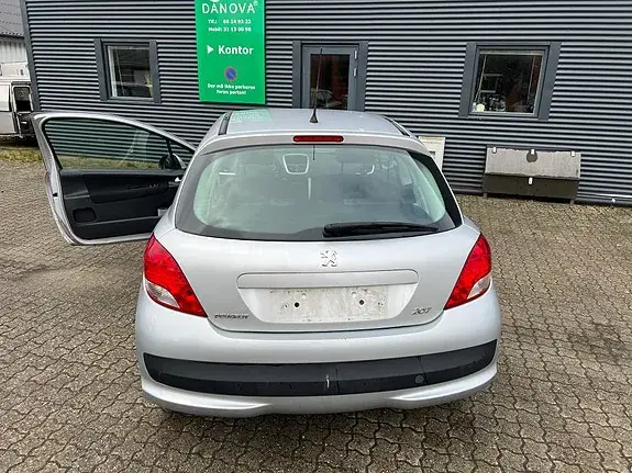 Peugeot 207 2010 photo 4