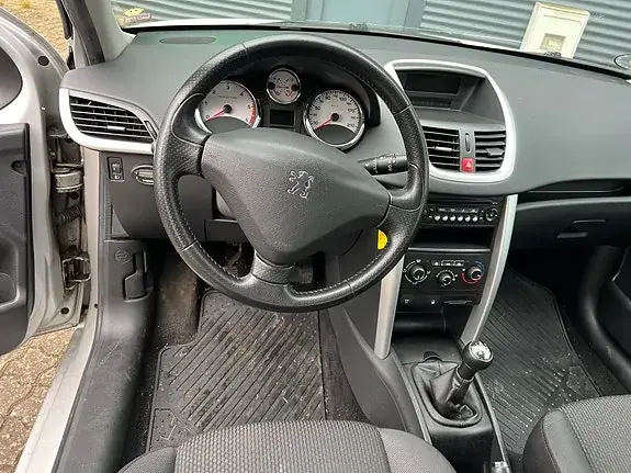 Peugeot 207 2010 photo 5