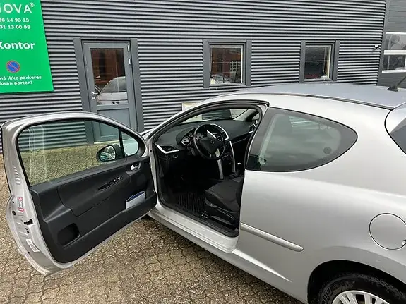 Peugeot 207 2010 photo 3