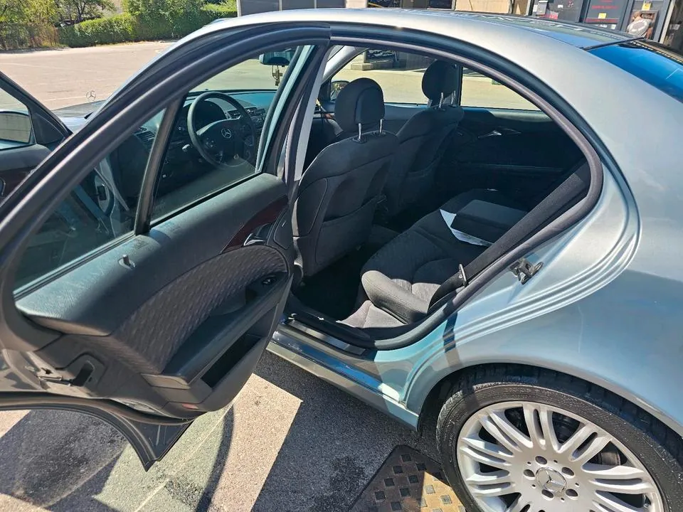 Mercedes-Benz E220