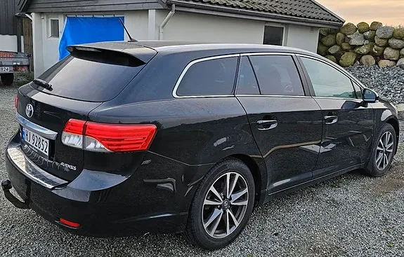 Toyota Avensis 2013 photo 4