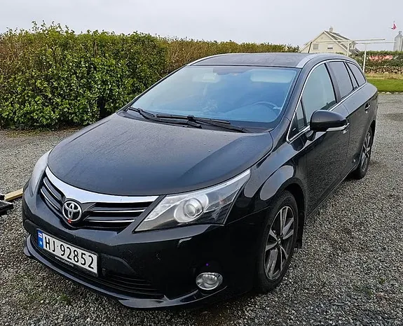 Toyota Avensis 2013 photo 2