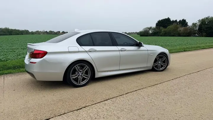 BMW 5 Series 2011 photo 3