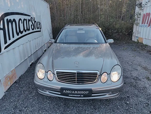 Mercedes-Benz E320 2005 photo 2