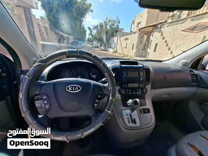 Kia Carnival 2009 photo 2