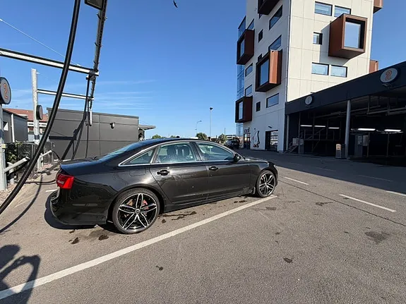Audi A6 2012 photo 2