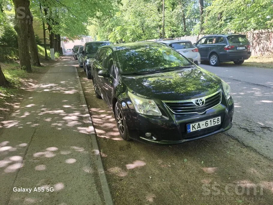 Toyota Avensis 2010 photo 2