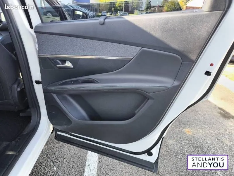 Peugeot 5008 2023 photo 5