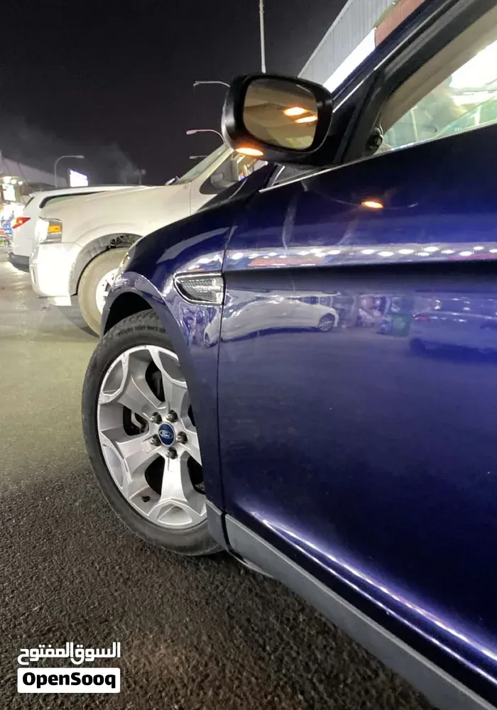 Ford Taurus 2011 photo 2