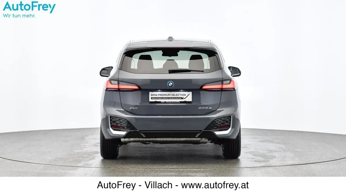 BMW 2 Series 2023 photo 2