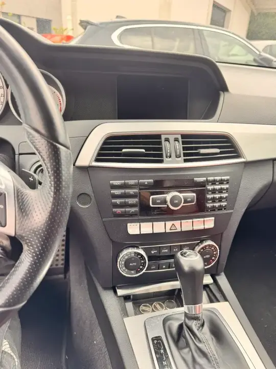 Mercedes-Benz C-Class 2012 photo 2
