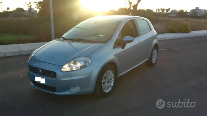 Fiat Grande Punto 2005 photo 2