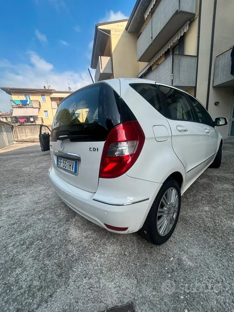 Mercedes-Benz A 180 2010 photo 3