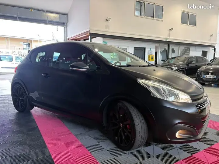 Peugeot 208 2018 photo 3