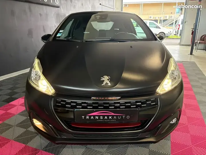 Peugeot 208 2018 photo 2