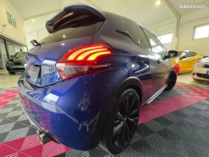 Peugeot 208 2018 photo 4