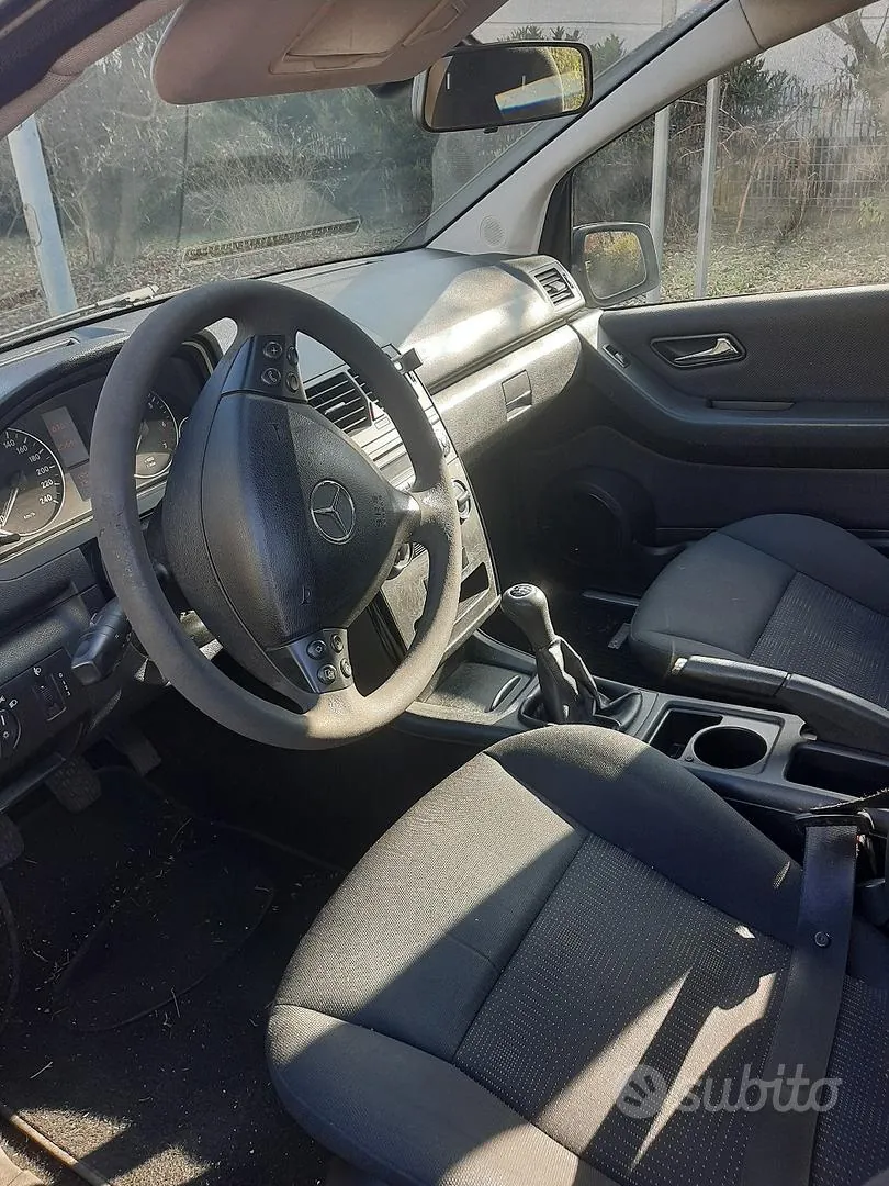 Mercedes-Benz A160 2011 photo 4