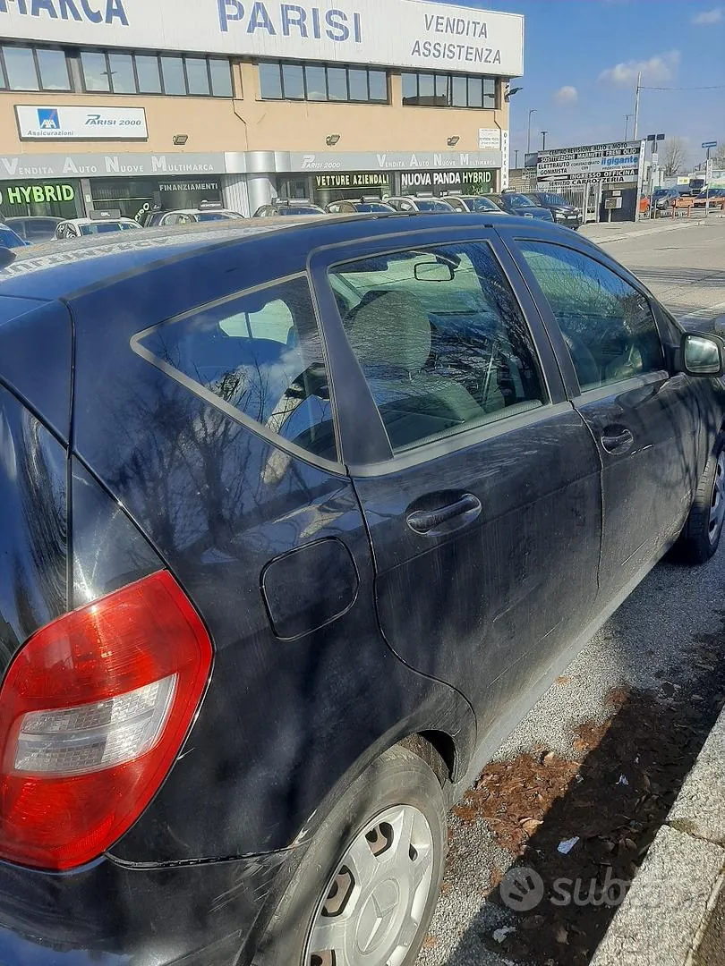 Mercedes-Benz A160 2011 photo 2