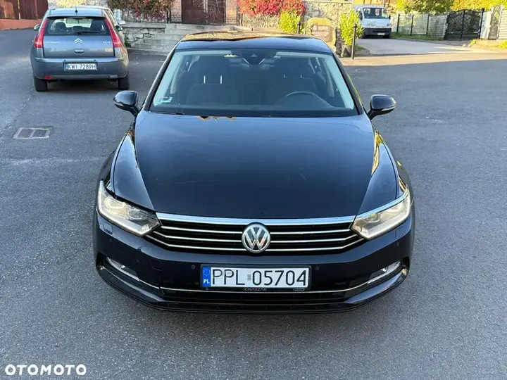 Volkswagen Passat 2018 photo 2