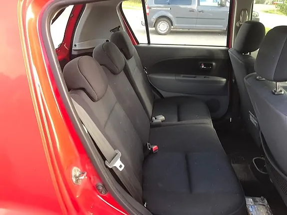 Subaru Justy 2010 photo 5