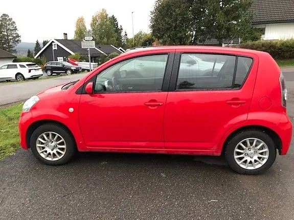 Subaru Justy 2010 photo 2