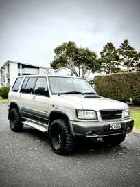 Isuzu Bighorn 1998 photo 2