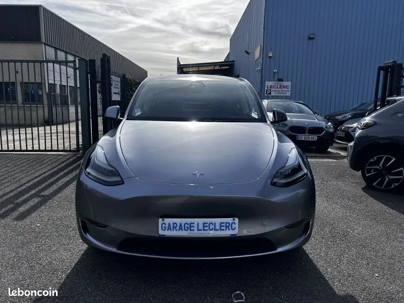 Tesla Model Y 2023 photo 2