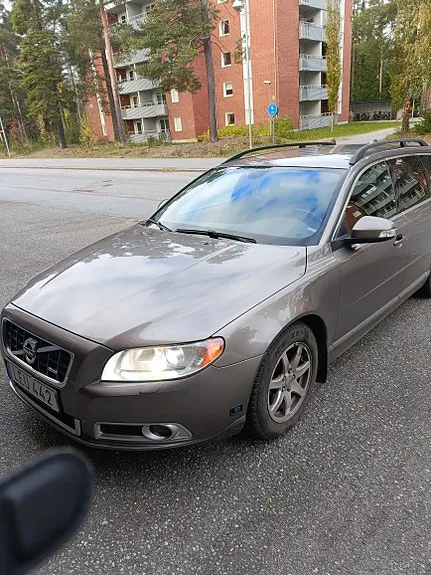 Volvo V70 2011 photo 2