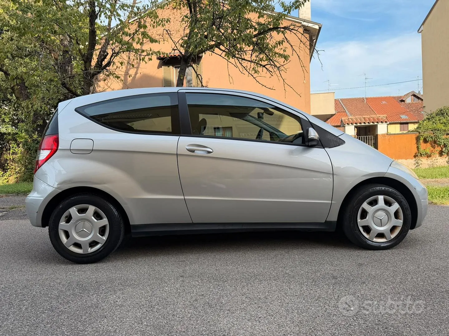 Mercedes-Benz A-Class 2010 photo 2