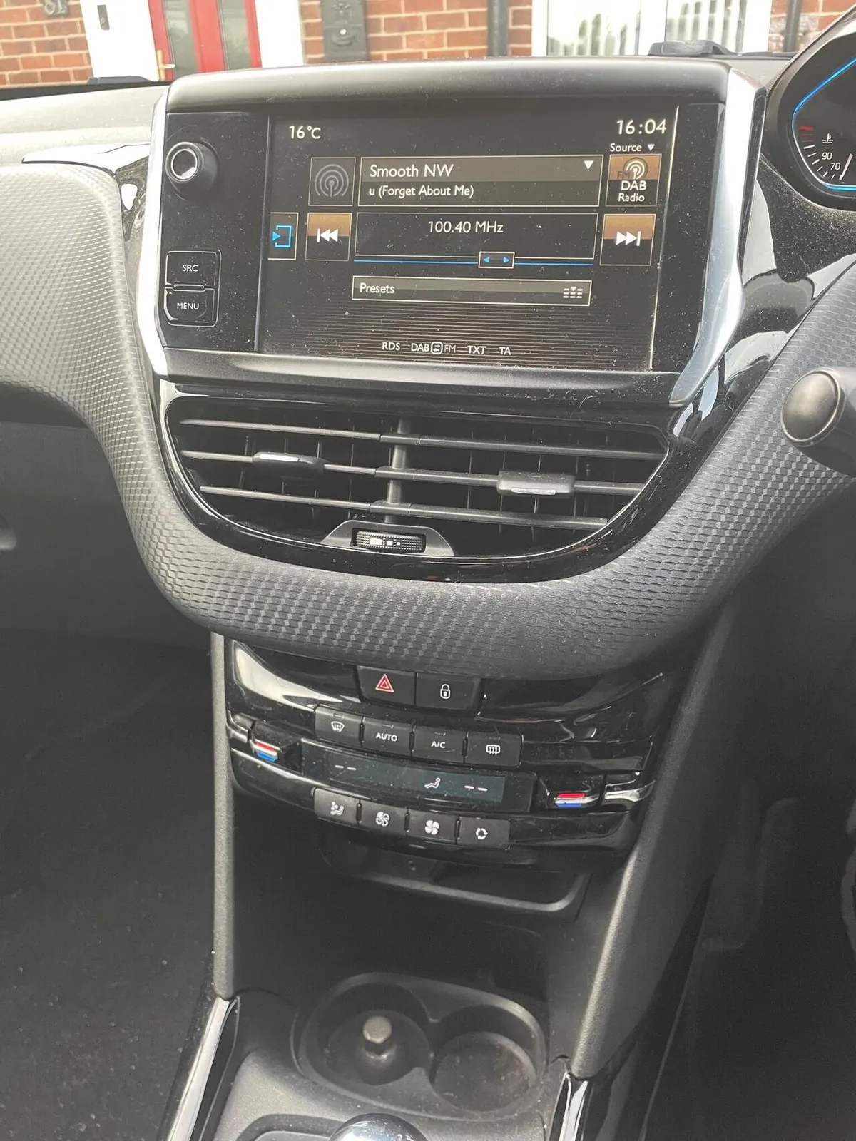 Peugeot 2008 2015 photo 5