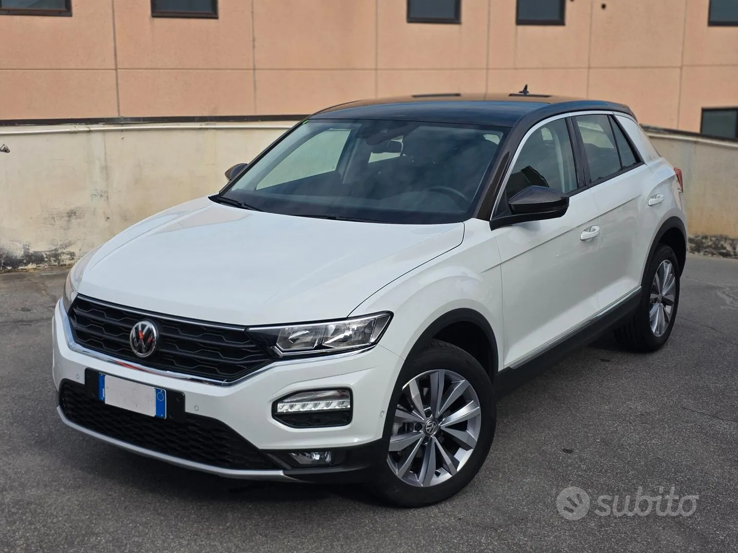 Volkswagen T-Roc 2019 photo 2