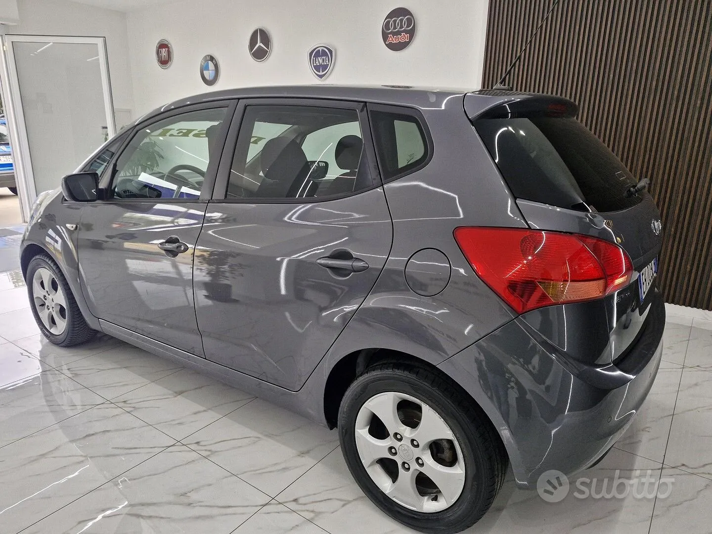 Kia Venga 2011 photo 4