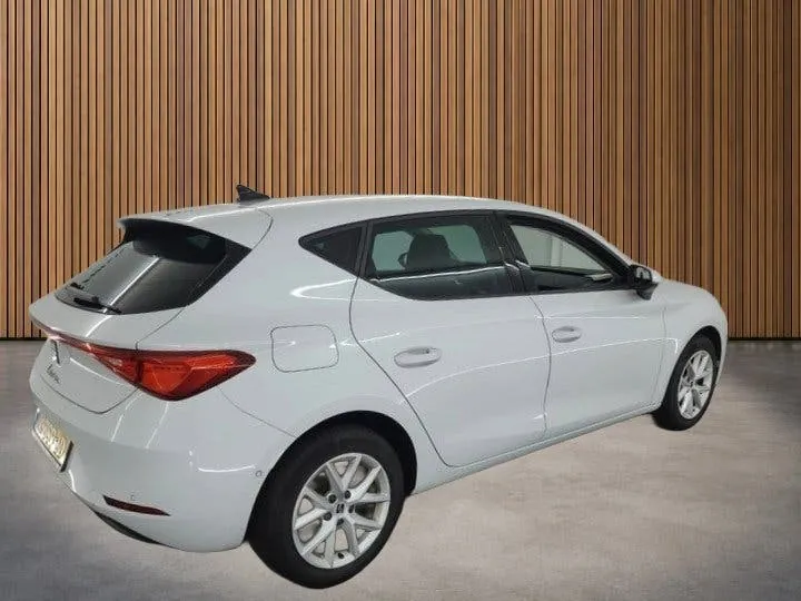 Seat Leon 2023 photo 2