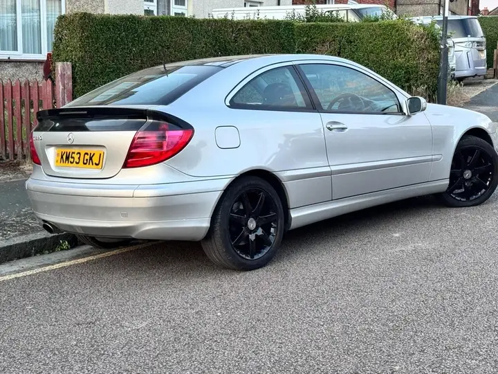 Mercedes-Benz C-Class 2003 photo 3