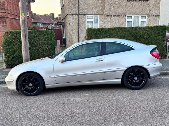Mercedes-Benz C-Class 2003 photo 5