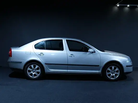 Skoda Octavia 2007 photo 2