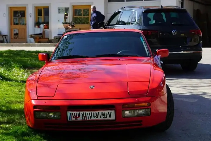 Porsche 944