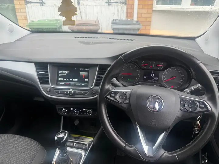 Vauxhall Crossland X 2019 photo 2
