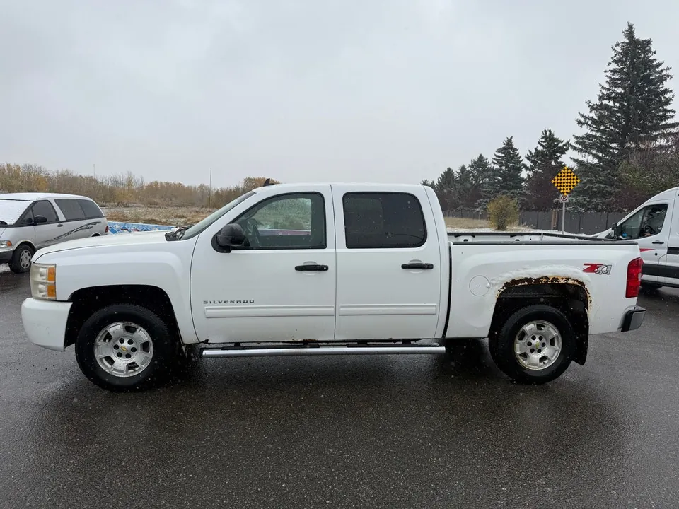 Chevrolet Silverado 1500 2011 photo 2