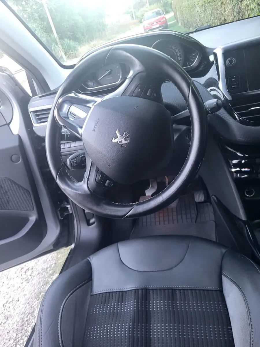Peugeot 2008 2016 photo 2