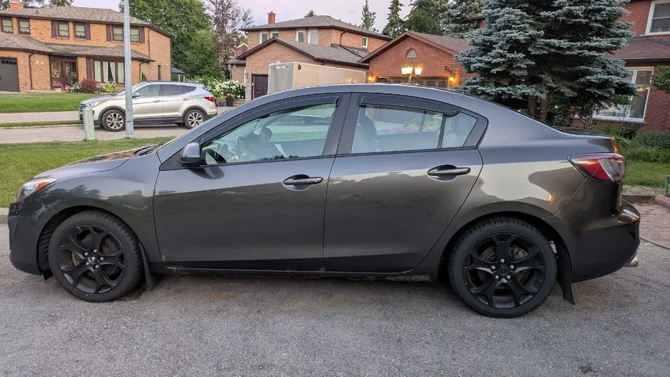 Mazda 3 2011 photo 3