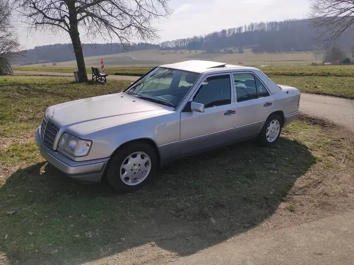 Mercedes-Benz W124