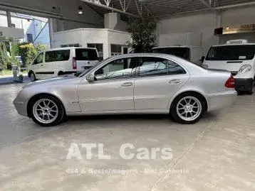 Mercedes-Benz E-Class 2002 photo 2