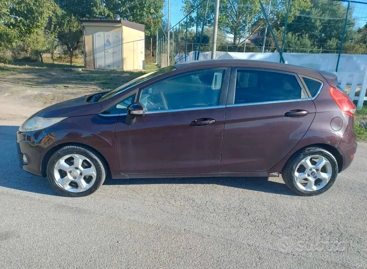 Ford Fiesta 2010 photo 4