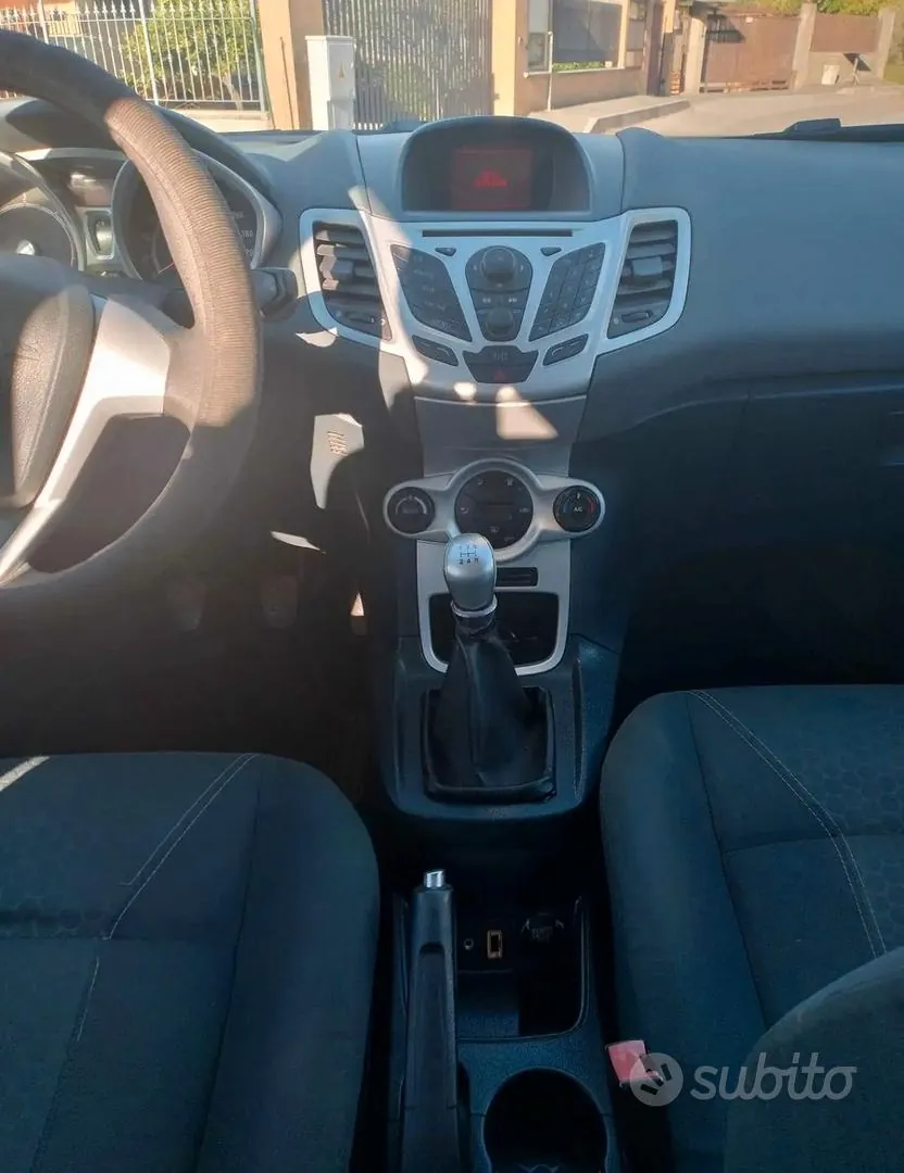 Ford Fiesta 2010 photo 5